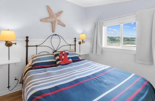 Burley Maison | Charming Beach Cabin in Quartermaster Harbor