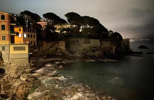 Sant'Ilario Appartement | Charming Beach Flat with Seaview