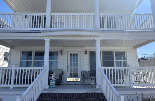 Ortley Beach Maison | Charming Beach Front 3-bedroom house in Ocean Gate with WiFi and AC