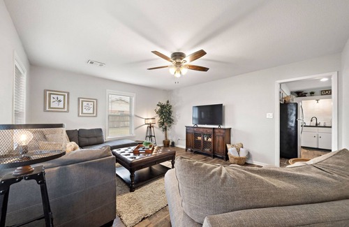 La Porte Maison | Beachside Bliss Retreat - Walk to Sylvan Beach!