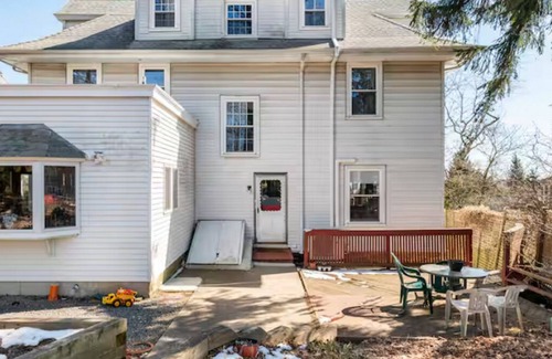 Aspinwall Hill Maison | Charming bedroom in Victorian house in cool Brookline with WiFi