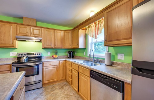 Beach Haven Maison | Charming Berwick Retreat w/Gas Grill & Deck!