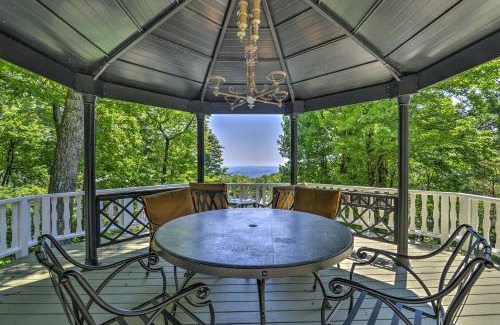 Little Switzerland Maison | Charming Blue Ridge Cottage with Stunning Views!