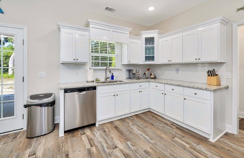 Darien Maison | Charming Brand New 3/2 Home- Downtown Darien 5 min away-High Speed internet