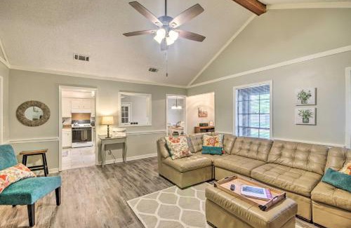 Flowood Maison | Charming Brandon Home with Deck, Charcoal Grill