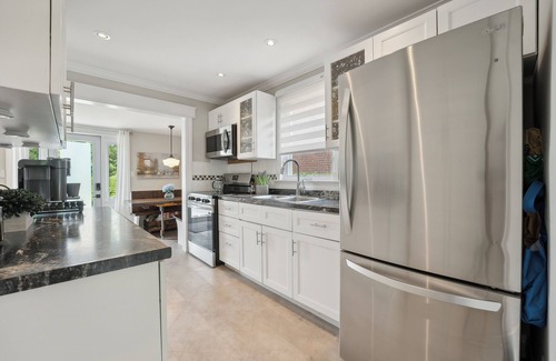 Oakville Maison | Charming bungalow centrally located in East Oakville