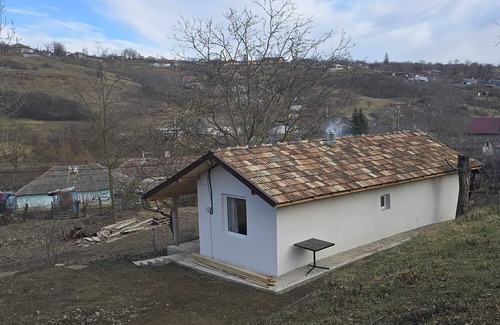 Probota Maison | Charming bungalow in peaceful Perieni with WiFi