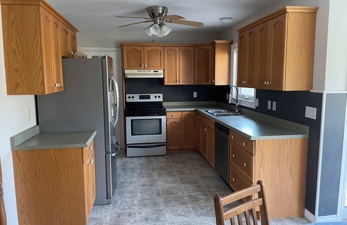 Markdale Maison | Charming bungalow on 4.5acres, trails, lakes and more near Markdale