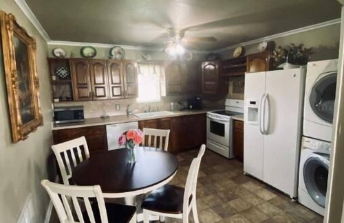 Kiefer Maison | Charming Bungalow-safe area-8 minutes from S Tulsa