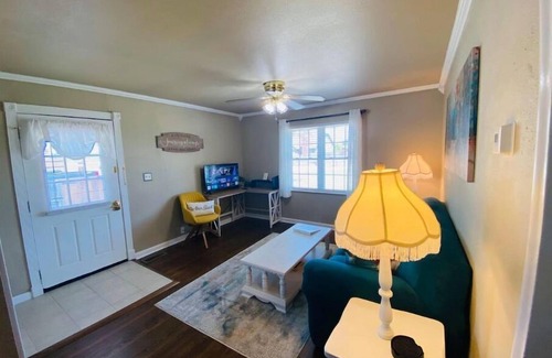 Kiefer Maison | Charming Bungalow-safe area-8 minutes from S Tulsa
