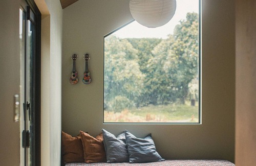 Athenree Cabine | Charming cabin amongst the Avocado trees. 1km from the white sands of Waihi.
