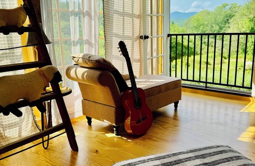 Greenfield Cabine | Charming cabin in delightful Greenfield New Hampshire with WiFi access