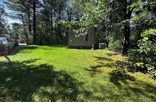 South Rutland Cabine | Charming cabin in delightful Montague with WiFi, AC, and parking