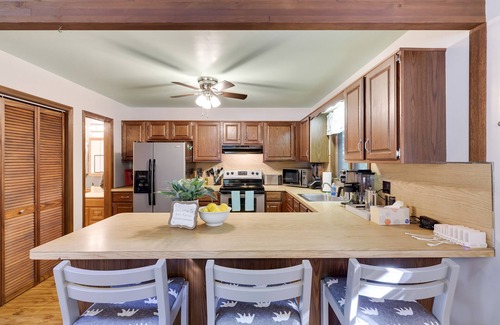 Jim Thorpe Cabine | Charming Cabin, Lake, Pool, Playground Access, 10 Mins To Downtown Jim Thorpe!
