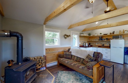 Bath Cabine | Charming Cabin minutes from Keuka Lake