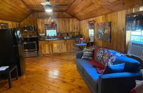 Camden Cabine | Charming Cabin near Kentucky LK