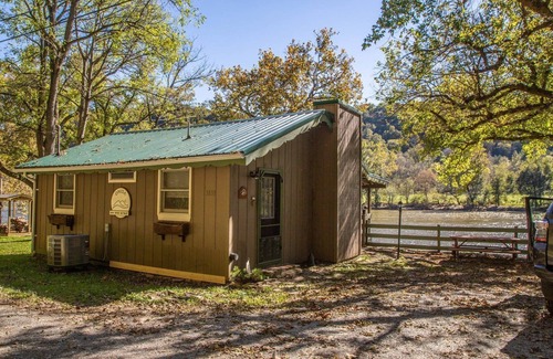 Draper Cabine | Cozy, Waterfront Home New River - Onida
