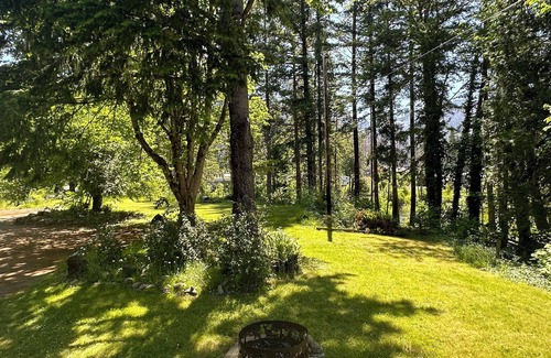 Vida Cabine | Charming cabin with river access & AC in Blue River - perfect for a getaway