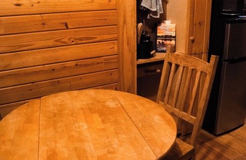 Hattieville Cabine | Charming cabin with loft, porch swing, AC, and WiFi on 295-acre peaceful retreat