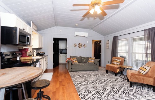 Belton Cabine | Charming cabin with WiFi and AC in delightful Belton