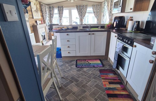 Lossiemouth Maison | Charming & Calming 2Bed Caravan, Moray Firth Coastline, WiFi, Ensuite With Bath.