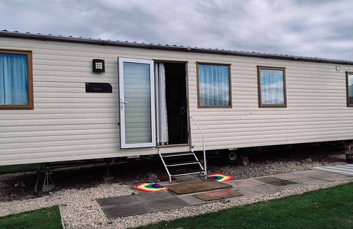 Lossiemouth Maison | Charming & Calming 2Bed Caravan, Moray Firth Coastline, WiFi, Ensuite With Bath.