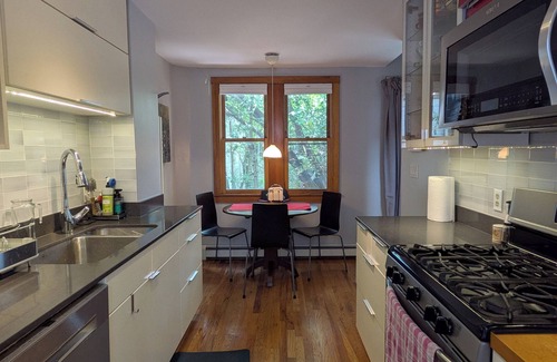 Central Square Maison | Charming Cambridge 2-BR townhome steps to MIT, Harvard, Red Line, food & more!