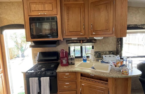 Rolando Park Maison | Charming RV in Prime La Mesa Location – WiFi & inside parking Included