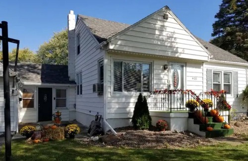 Galeville Maison | Charming cape cod close to it all!