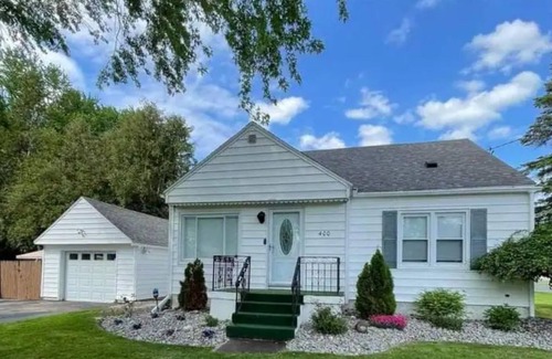 Galeville Maison | Charming cape cod close to it all!