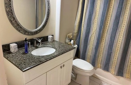 Baldwin Harbor Maison | Charming Cape w/Bonus Room