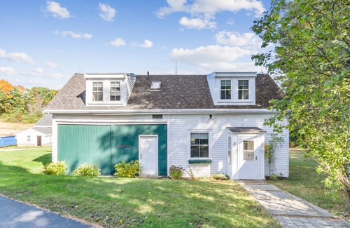 Durham Maison | Charming Carriage House on Historic Scenic Farm