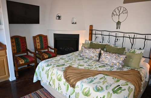 Casa Grande Maison | Charming Casita with private entrance and porch