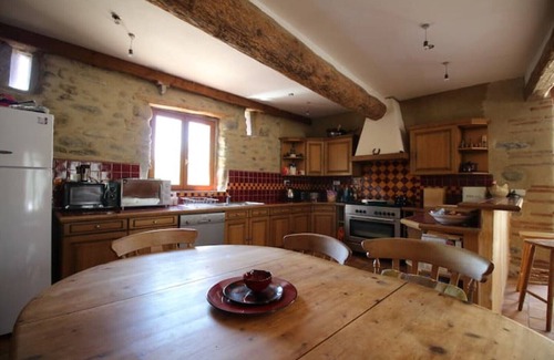 Joch Autre | Charming Catalan Barn Conversion With Large Garden