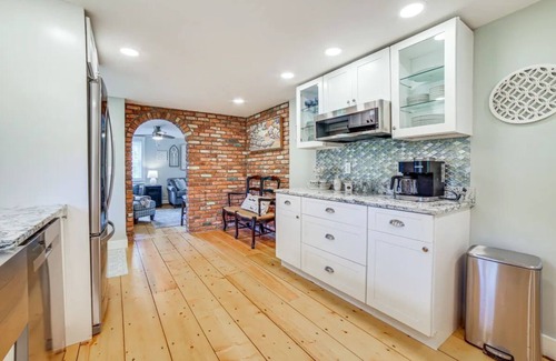 Cavendish Cottage | Charming Cavendish Cottage: All-Season Retreat for fun and relaxation!