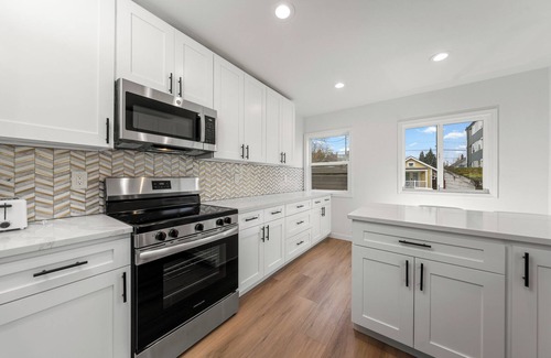 Greenwood Maison | Charming central Greenlake Seattle location with AC sleeps 6