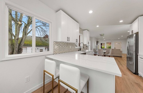 Greenwood Maison | Charming central Greenlake Seattle location with AC sleeps 6