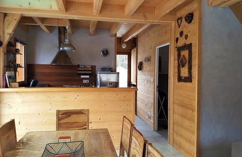 Picherande Chalet De Ski | Chalet de charme tout confort à 15min des pistes, 300m du lac, commerces à 5min