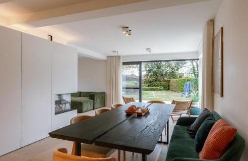 Lichtervelde Maison | Charming Chic Stay with Garden Views & Parking