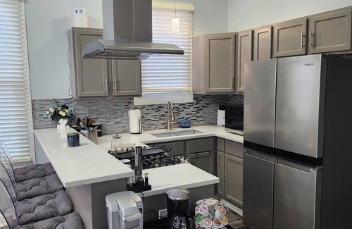 Greater Grand Crossing Appartement | Charming Chicago 3-bed / 1 Bath Apartment. Extend Stay Discount