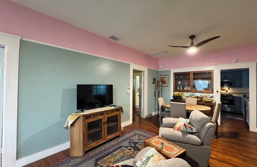 Grant Hill Maison | Charming city center craftsman house with full kitchen and AC