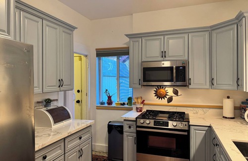 Grant Hill Maison | Charming city center craftsman house with full kitchen and AC