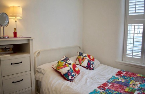 West End Appartement | Charming City Centre Flat Sleeps 4