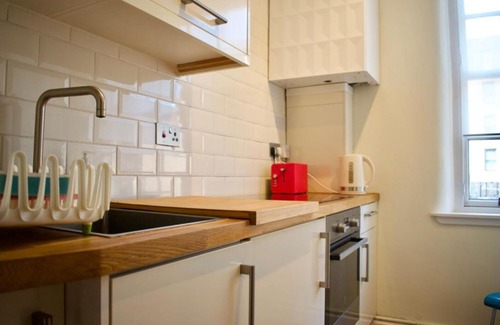 West End Appartement | Charming City Centre Flat Sleeps 4
