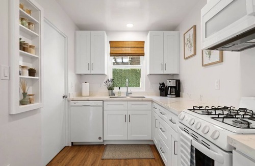 Beach Barber Tract Maison | Charming Coastal Cottage - Windansea Beach Walkable