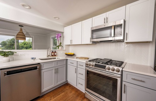 Fairfield Cottage | Charming Coastal Retreat with Salt Marsh Sunset Views