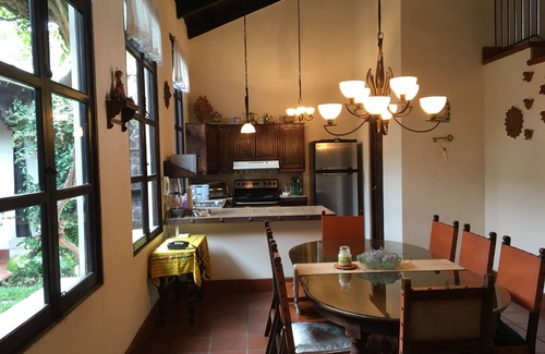 Antigua Guatemala Maison | Charmante maison coloniale avec terrasse et vue imprenable dans quartier résidentiel