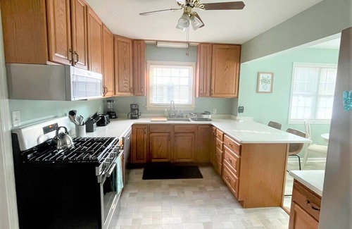 Port Crane Maison | Charming Colonial Home