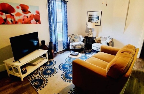 North Central Columbia Maison | Charming, comfy home close to downtown and all colleges!