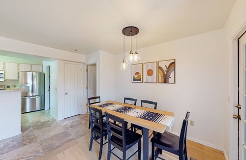 Tucson Copropriété | Charming condo with mountain views, pool, AC, & washer/dryer